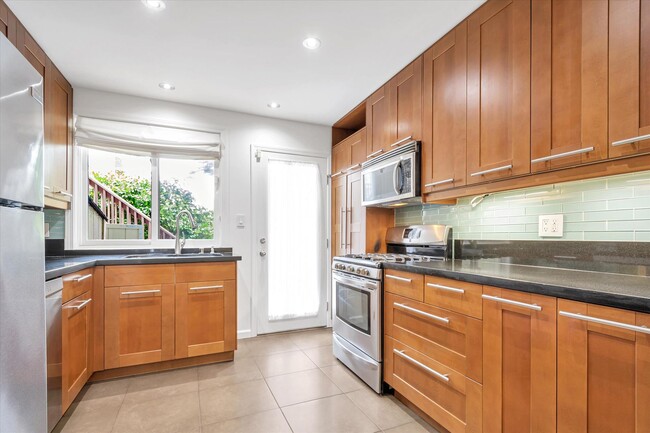 Building Photo - Two Bedroom Condo in Hayes Valley - Please Contact for Showing Availability!