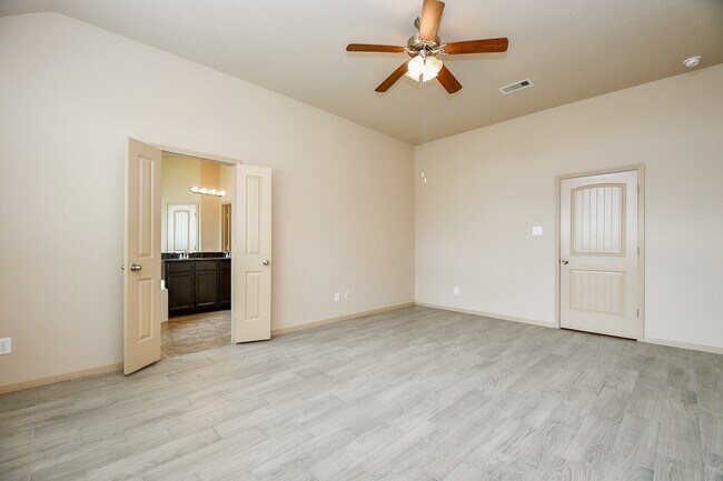 Building Photo - 11022 Ellison Ridge Dr