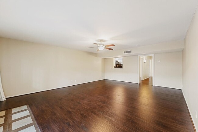 Building Photo - Updated 2-Bed, 2.5-Bath Condo in Sought-Af...