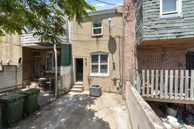 Building Photo - 2505 E Fayette St