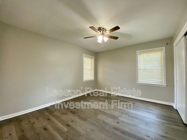 Building Photo - 845 Elmdale St