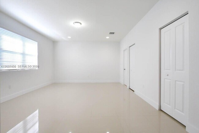 Building Photo - 15505 SW 12th Terrace