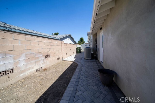 Building Photo - 6661 Franrivers Ave