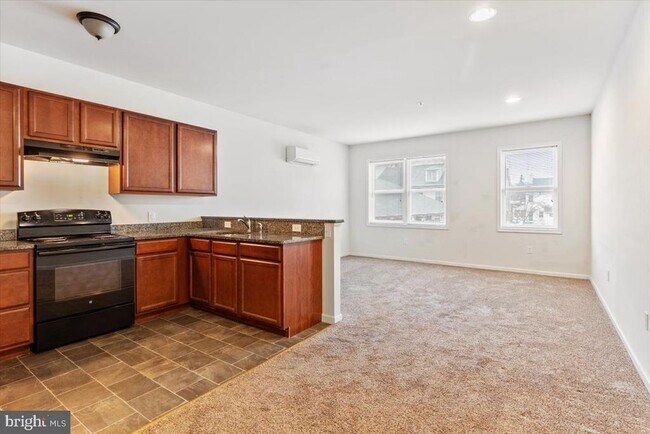 Building Photo - 316 Bridge St