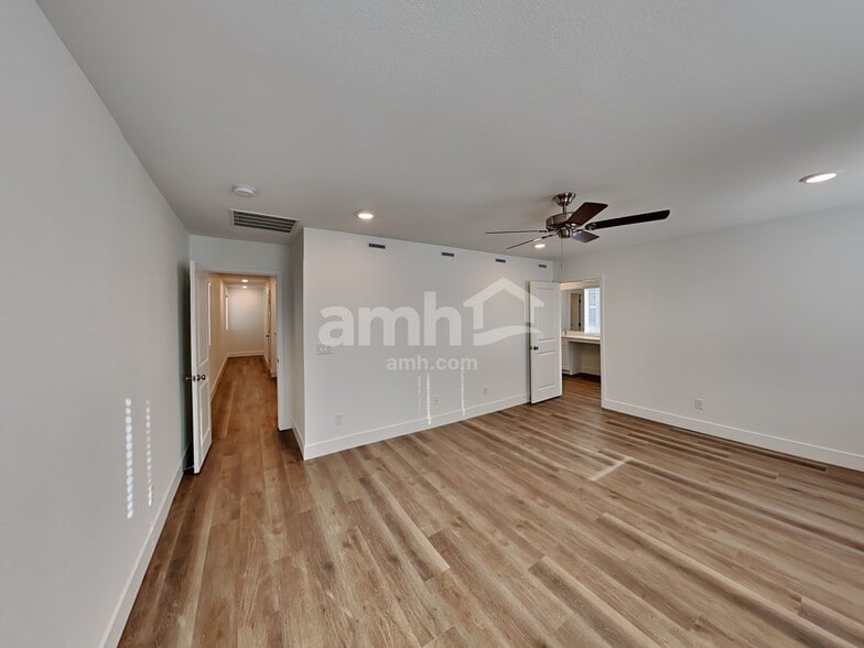Building Photo - 11187 Magallanes St