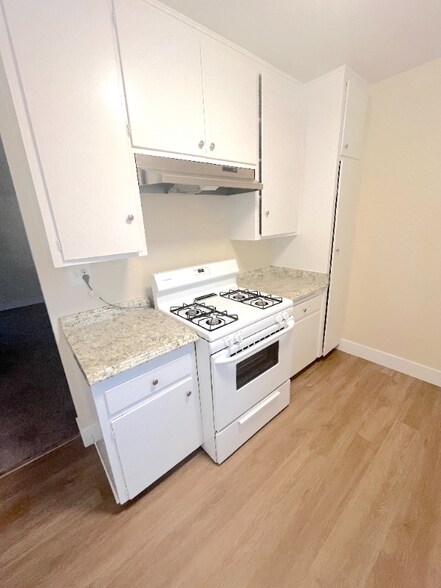 Building Photo - 638 Silverwood Ave