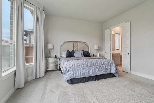 Building Photo - 1329 Stoneleigh Pl