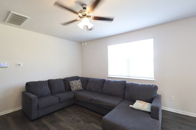 Building Photo - 7001 Batten Ct