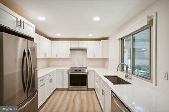 Building Photo - 11571 Shadbush Ct