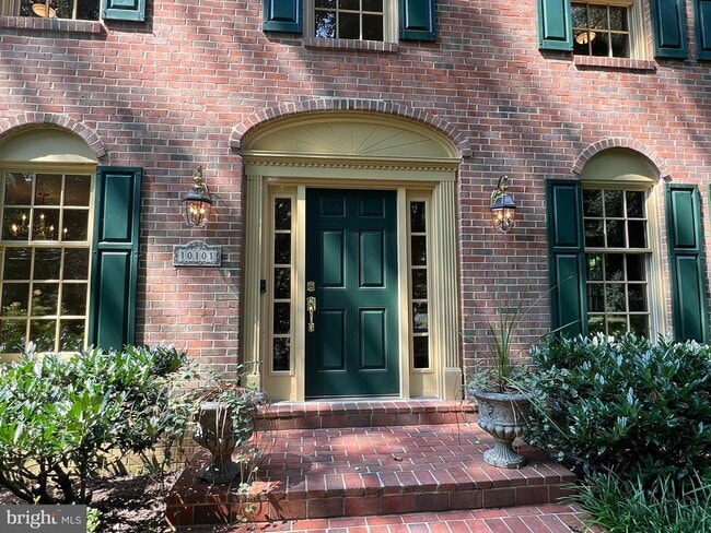 Building Photo - 10101 Alsace Ct