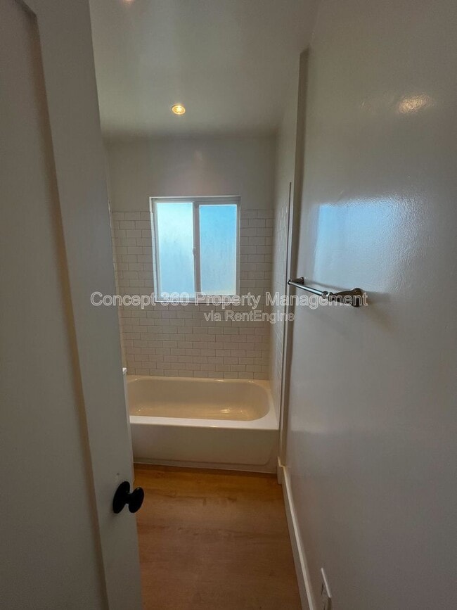 Building Photo - 1421 1/2 Obispo Ave