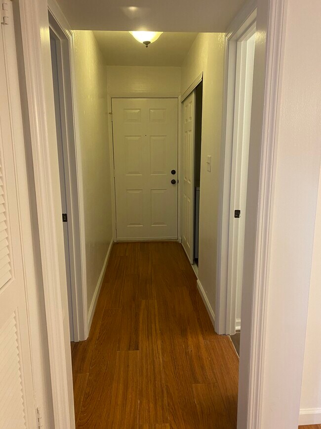 Building Photo - 908 Woodland Village