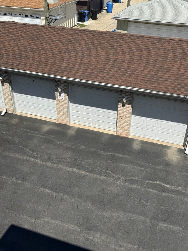 Building Photo - 6142 W 63rd St