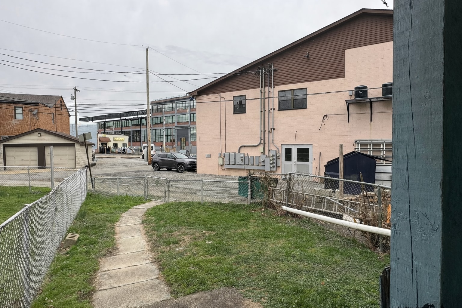 Building Photo - 16 Sycamore St