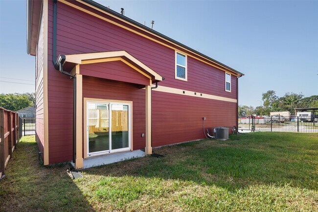 Building Photo - 1206 S Victory Dr