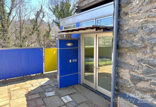 Building Photo - 130 Biltmore Ave