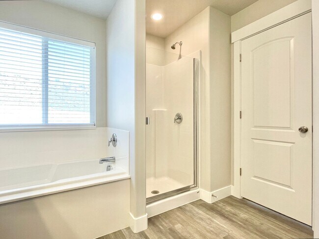 Building Photo - Stunning Two-Story at Quailhill!