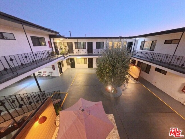 Building Photo - 6607 N Figueroa St