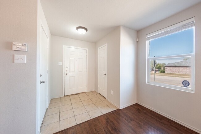 Building Photo - 520 Lewis Canyon Ln