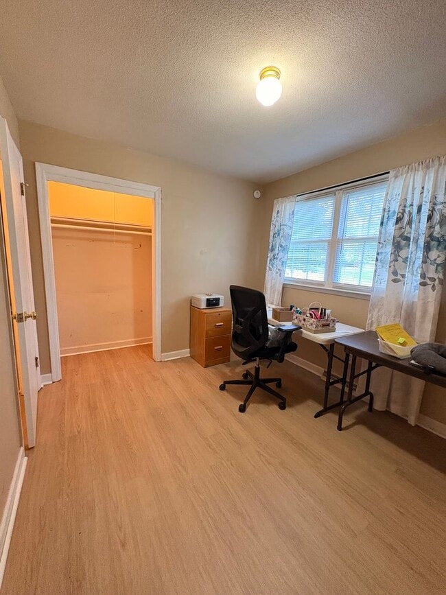Building Photo - Charming 4-Bedroom Home with Basement and ...