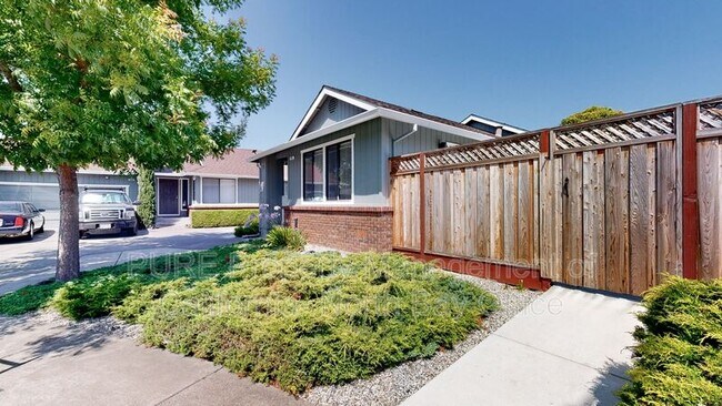Building Photo - 811 Swift Ct