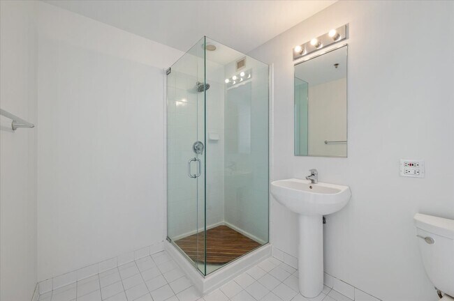 Building Photo - 701 S Wells St