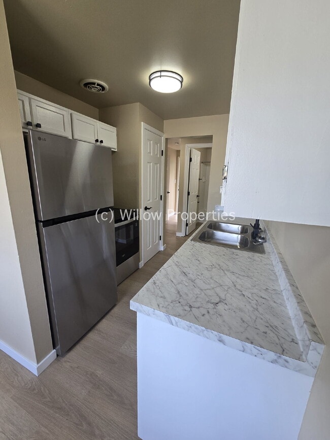 Building Photo - One Bedroom Newly Remodeled