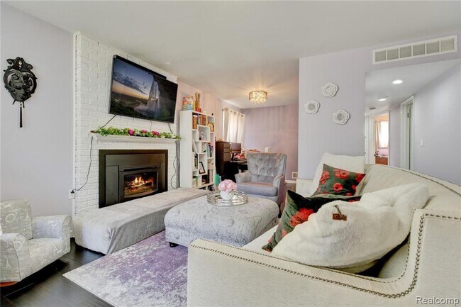 Building Photo - Beautiful Home in Dearborn Heights