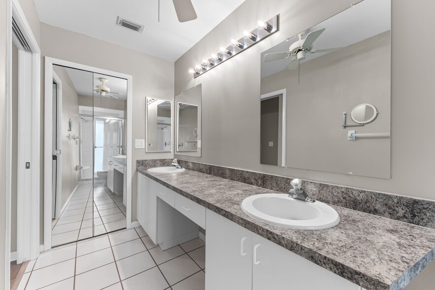 Building Photo - 2201 McGregor Park Cir