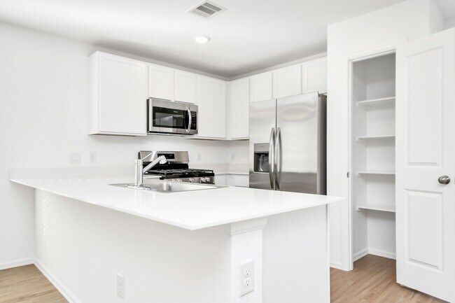 Building Photo - 27010 Breakaway Ln