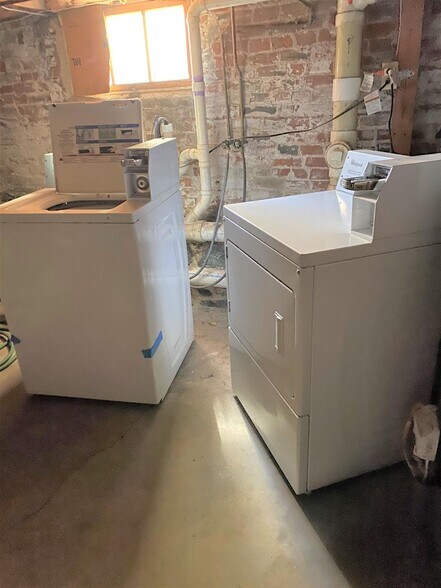 Building Photo - 187 Brookline St