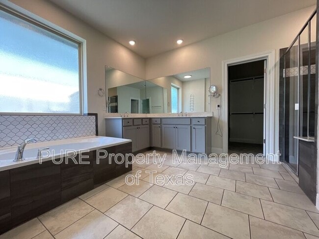 Building Photo - 716 Expedition Way