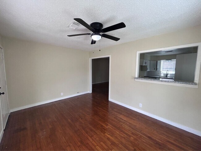 Building Photo - 7918 Woodlyn Rd