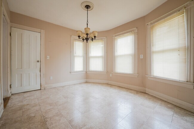 Building Photo - 134 Gorham Ave