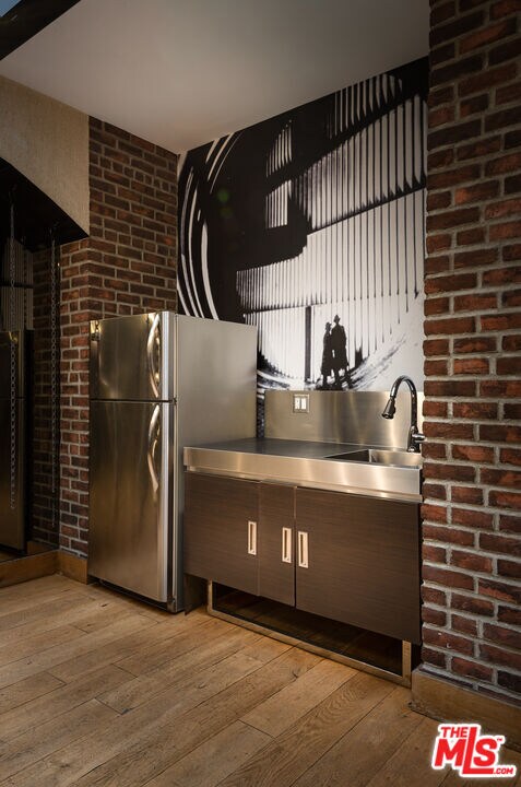 Building Photo - 460 S Spring St