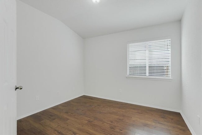 Building Photo - 906 Washburn Dr