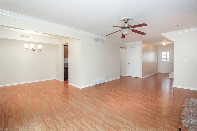 Building Photo - 1770 Rolling Hills Dr