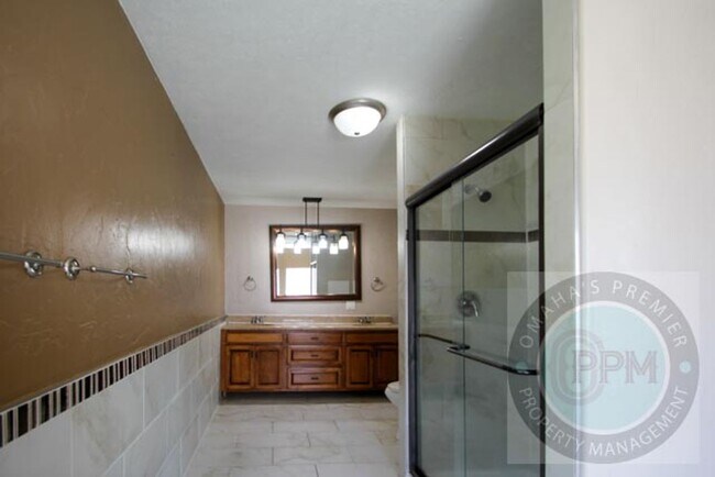 Building Photo - Huge 4-bedroom, 4-bath home