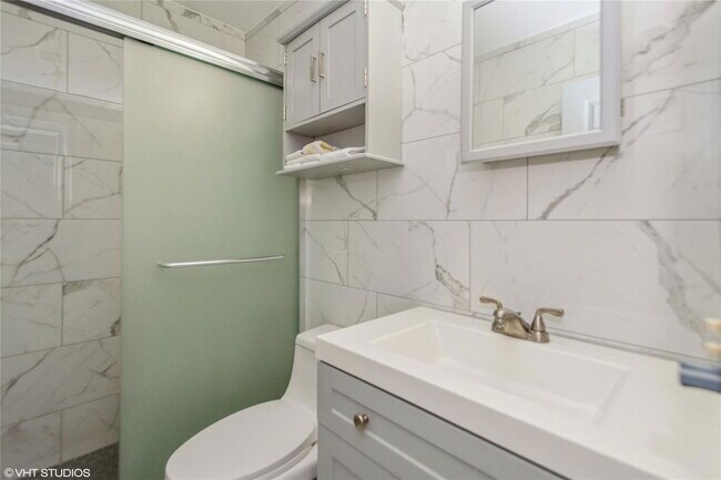 Building Photo - 800 SW 11th Ave