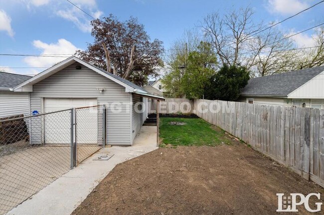 Building Photo - 533 Raymer Blvd