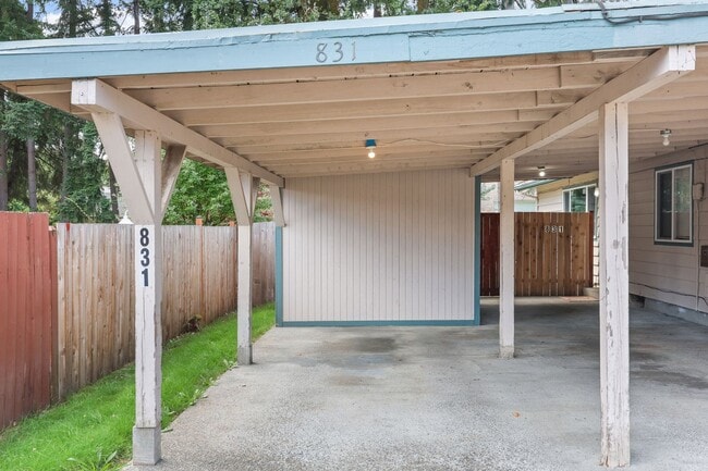 Building Photo - Move in ready now! 2 bedrooms 1 bath Tumwa...