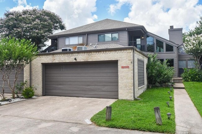 Building Photo - 18143 Bal Harbour Dr