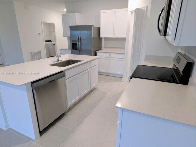 Building Photo - 2406 McKinley Dr