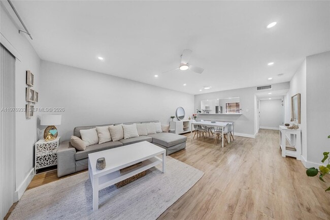 Building Photo - 130 S Cypress Rd