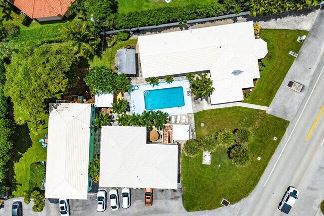 Building Photo - 5615 N Ocean Blvd