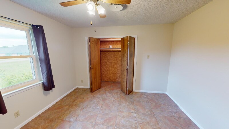 Building Photo - 203 Mesa Dr