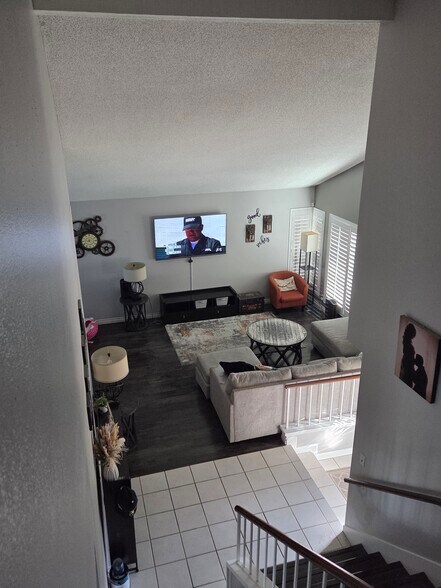 Building Photo - 22 Ridge Crest Cir