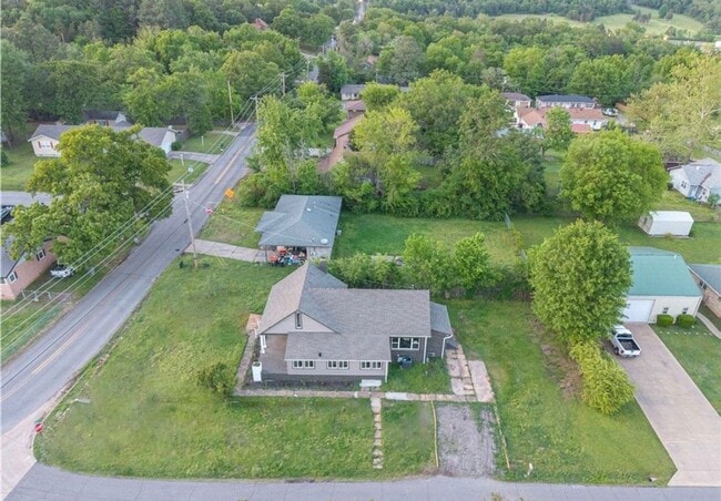 Building Photo - 802 N 11th St