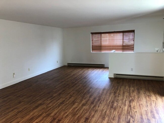 Building Photo - HASHASH BALLARD DUPLEX