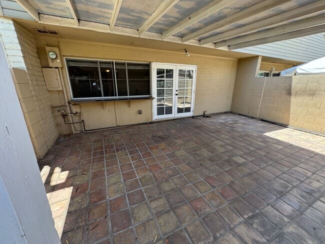 Building Photo - 3 Bedroom - 2  Bedroom - 1656 Sq. Ft - Cas...